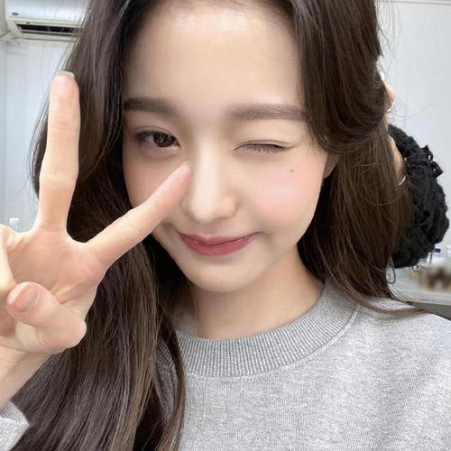 《某女星广告拍摄迟到三小时，品牌方当场发飙换人》配图