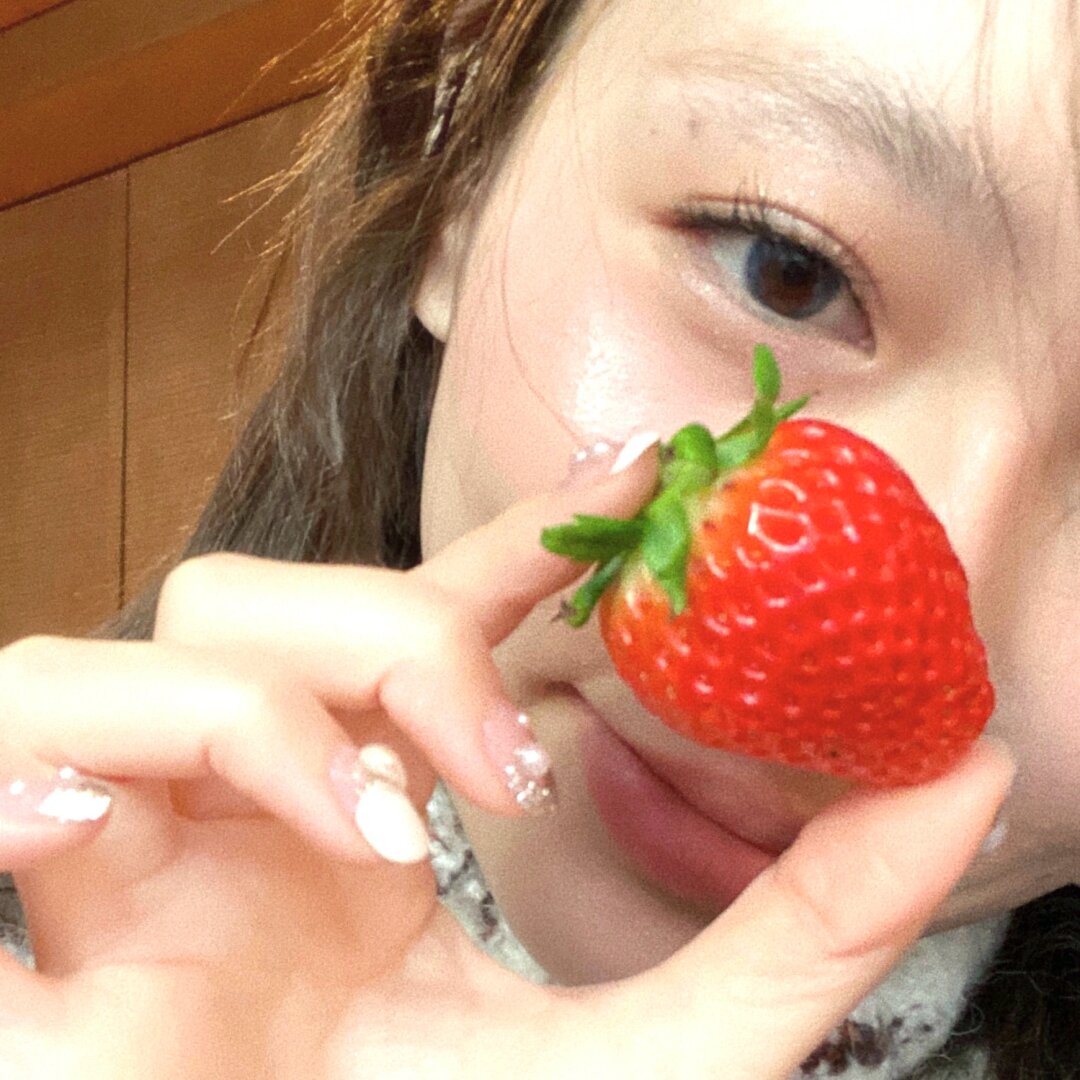 《某男网红被曝同时交往多位女粉，聊天记录辣眼》配图